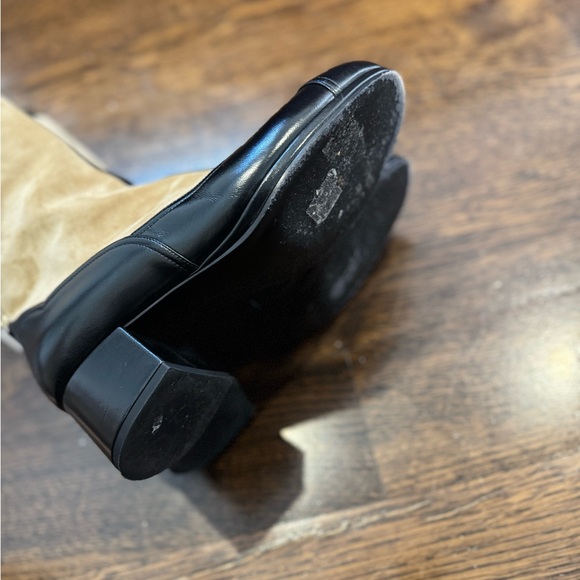 Chanel 2025 Elegant Tan and Black Women's Boots - Picture 6 of 13